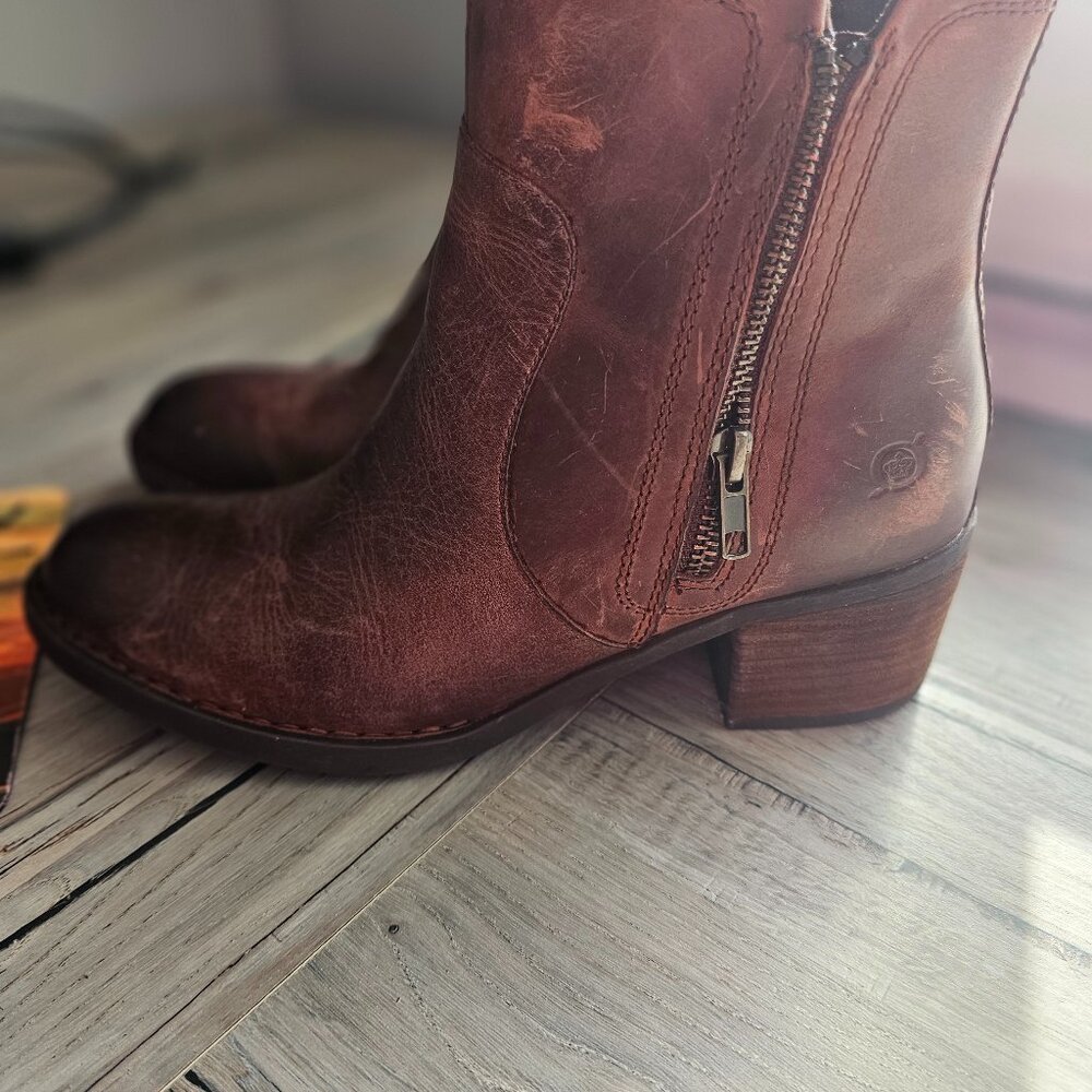 Born Brown Leather Ankle Boots – Women’s Size 8 – Heeled Booties